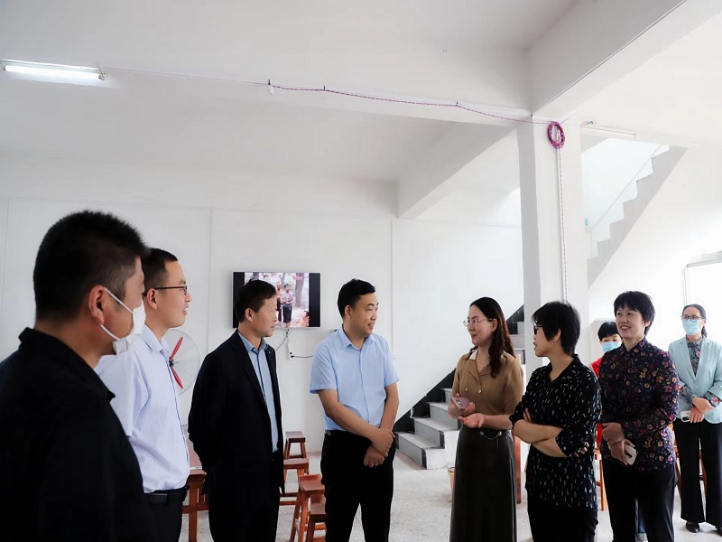 视察助餐服务.jpg