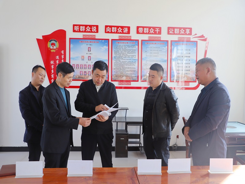 11.8杨主席基层协商调研活动.jpg